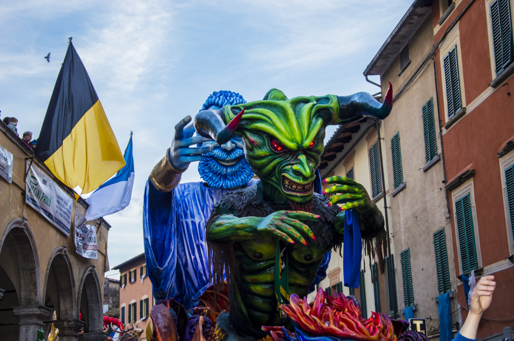 diferenças entre o carnaval no brasil e na itália