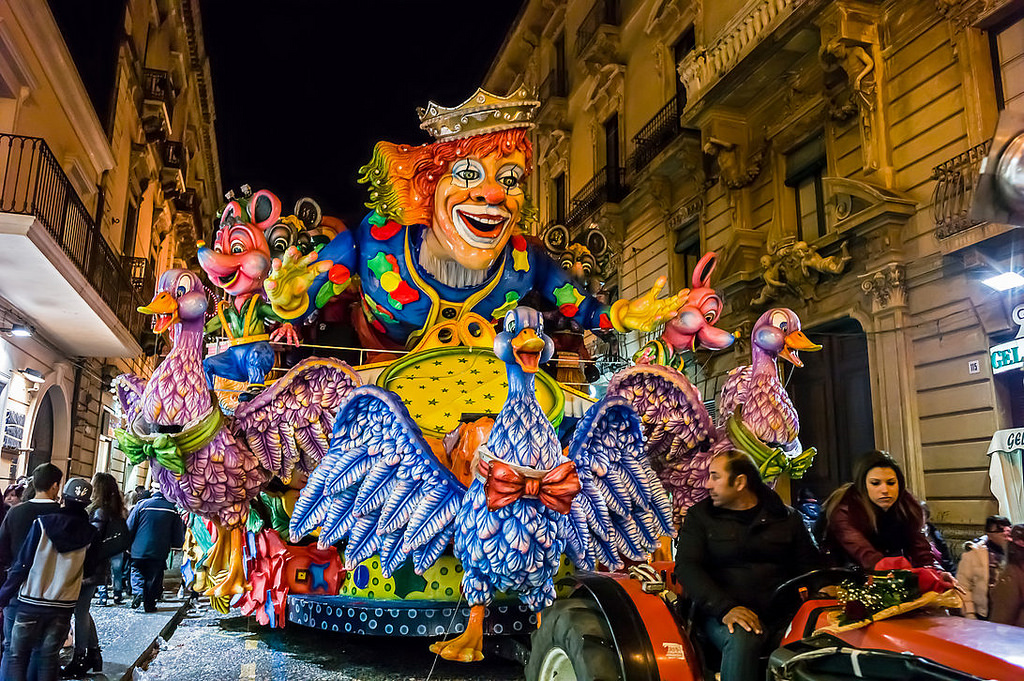 diferenças entre o carnaval no brasil e na itália