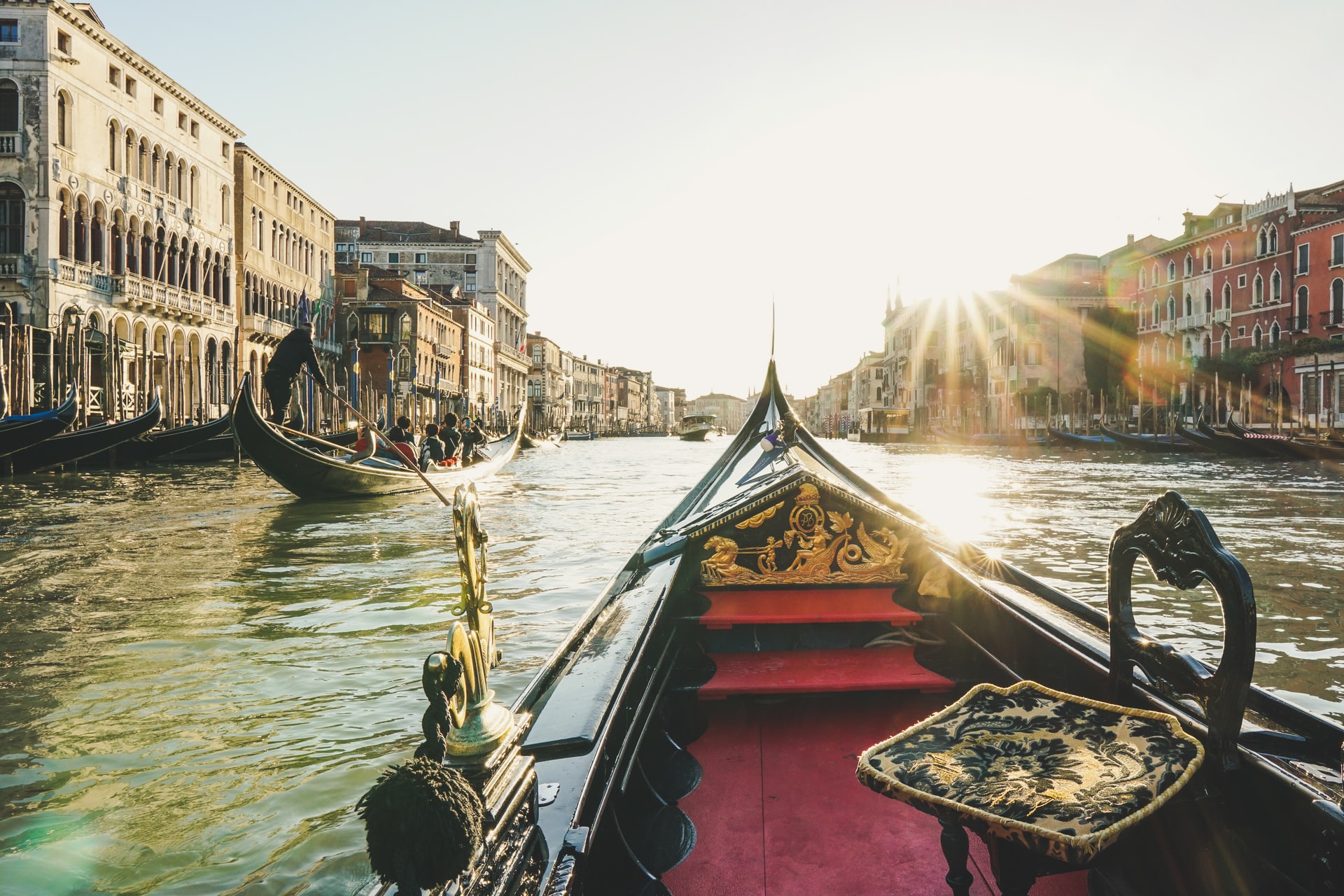 Pontos Turísticos da Itália: gôndolas no grande canal de veneza