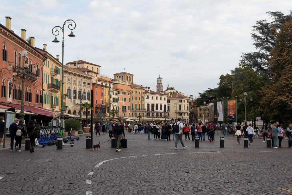 Pontos Turísticos da Itália: Piazza Brà